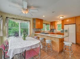 Fish, Hike and Unwind Remote Home in Ararat!, hotel v destinaci Ararat