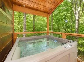 Romantic 1BR Cabin, Hot Tub, Easy Access & Wi-Fi