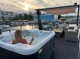 SeaEsta Floating House