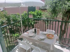 CASA L'UNICORNO con giardino privato, villa a Levanto