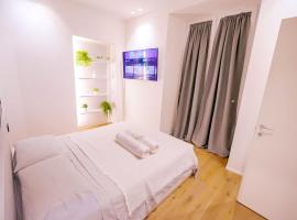 Central-Luxury Free Wi-Fi, AC, hotel in Genova