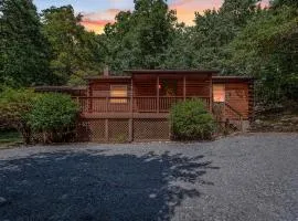 Private w Screened Porch Deck & Pet-Friendly