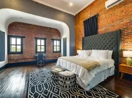 Historic Downtown Location Marshall Studio Escape