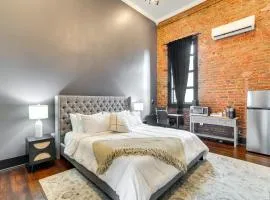 Boutique Studio Stay in the Heart of Marshall!