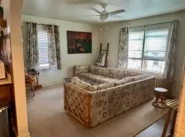 Spacious 2BR Getaway - Near City -Easy Parking
