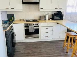 2 bedroom flat in Pinelands near Old Mutual