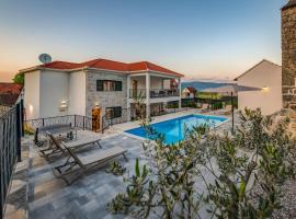 Vila Antisha, hotel di Runović