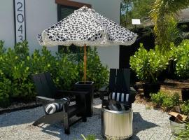 Walk to Best Eats and Shops and Stay in Style, hotel en Fort Myers