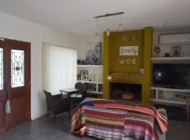 Casa con Jardín, Piscina y Vistas Increíbles en Potrero de los Funes
