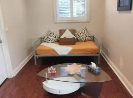 Toronto Stay Next To Beautiful High Park & ZOO
