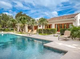 Villa Toscana Tamarindo- Elegant Villa