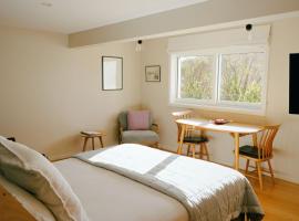 Kowhai Studio -private opposite golf course in central Wanaka