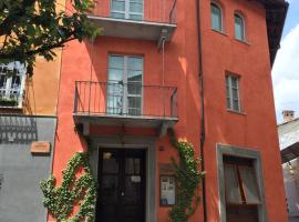 Castelbourg, three-star hotel in Neive