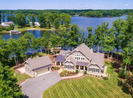 Sunset Shores at Lake Anna Luxury Vacation Rental by B Michaels Escapes, Hotel in Bumpass