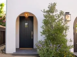 Spanish-style garden Bungalow