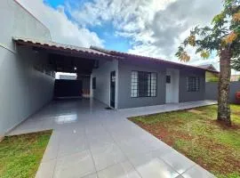 Casa ao lado da Av Das Cataratas com quintal