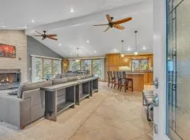Beautiful private home in the woods BONUS Hot Tub