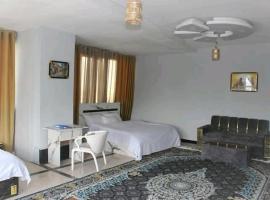 Luxury Hotel Clock Tower, hotel en Shahr-e Now