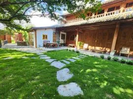 Secret Moon Guesthouse