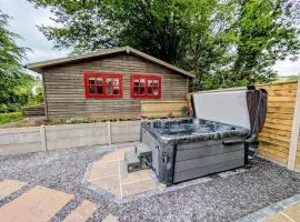 Beech Lodge - 3 Bedroom Chalet With Private Hot Tub