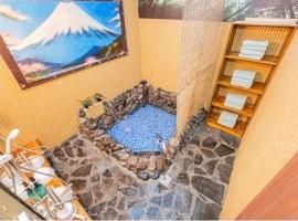 新規オープン岩風呂付ゲストハウス織姫, hotel spa a Fujiyoshida