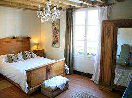 Le Chaton Rouge, Hotel in Saint-Pierre-du-Lorouër