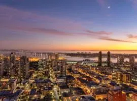 Penthouse High-Rise Ocean & City Views