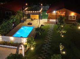 AVY Abode - 3bhk Farm Stay, Private Pool in Moinabad、Venkatāpurのホテル