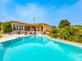 Villa aux portes de la Camargue, hotel v destinaci Saint-Gilles