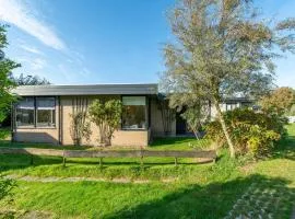Bungalow in Sint Maartenszee near Beach