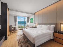 Wyndham Soleil Danang - Free Schedule Airport Shuttle, hotel sa Danang