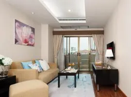 Azure Dreams King Suite Retreat near BTS & Fast WiFi