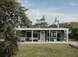 The Hidden Gem Family friendly home with huge backyard for kids and pets