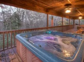 Annies Mountain Mist Hot tub gas fireplace cozy king beds