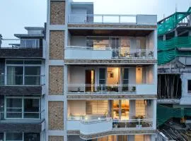 Alaya Stays Udgam Vilas Serene 5-BHK Apartment With Jacuzzi & Lift