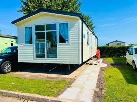 Trecco Bay - Sleeps 6 - Pet Friendly - Parking