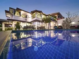 Phoenix Villa - Luxury Pool Villa with Entertainment Room - 15 minutes from Walking Street