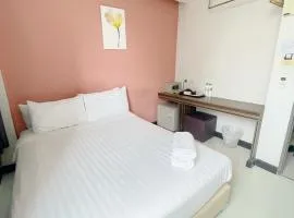 Nantra Ekkamai Hotel