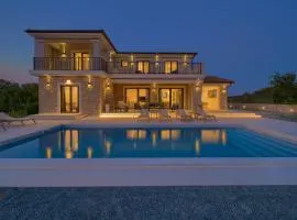 Luxury Villa Harmony with heated pool and seaview