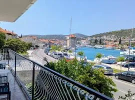 Waterfront Seaview Apartment Maria