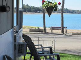 Balm Beach Resort and Motel, hotel with parking in Balm Beach
