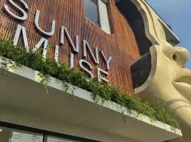 Sunny Muse by Betterplace