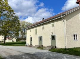 Snickarboden - Cozy farmstay near forest & lake, self-catering accommodation in Ingelstad