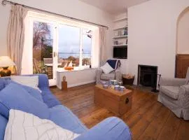 Fort Victoria Cottages - Solent Cottage