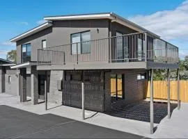 Modern New Home near Howrah Beach