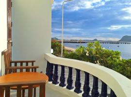 Sunrise Guesthouse, hotel v destinaci Prachuap Khiri Khan