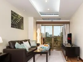 Verdant Vista King Suite near BTS with Modern Amenities