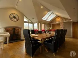 Welcome To Wrexham - Hot Tub Luxury 5 bed House