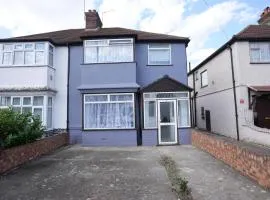 Westwick Gardens Retreat - 4 Bedroom House