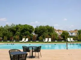 NEW! Luxury 3BR apartment with POOL & FREE parking